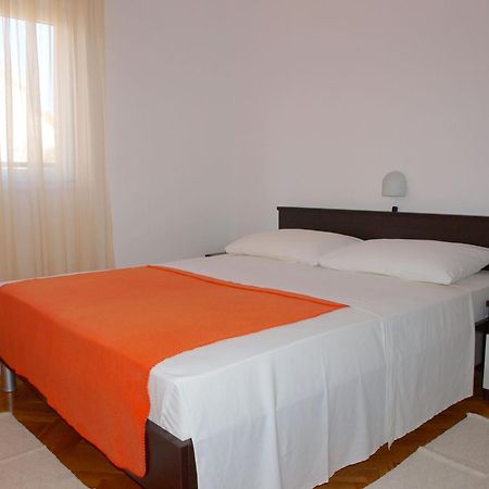 Apartments Mirja - 100M From The Beach & Parking Трогір Екстер'єр фото