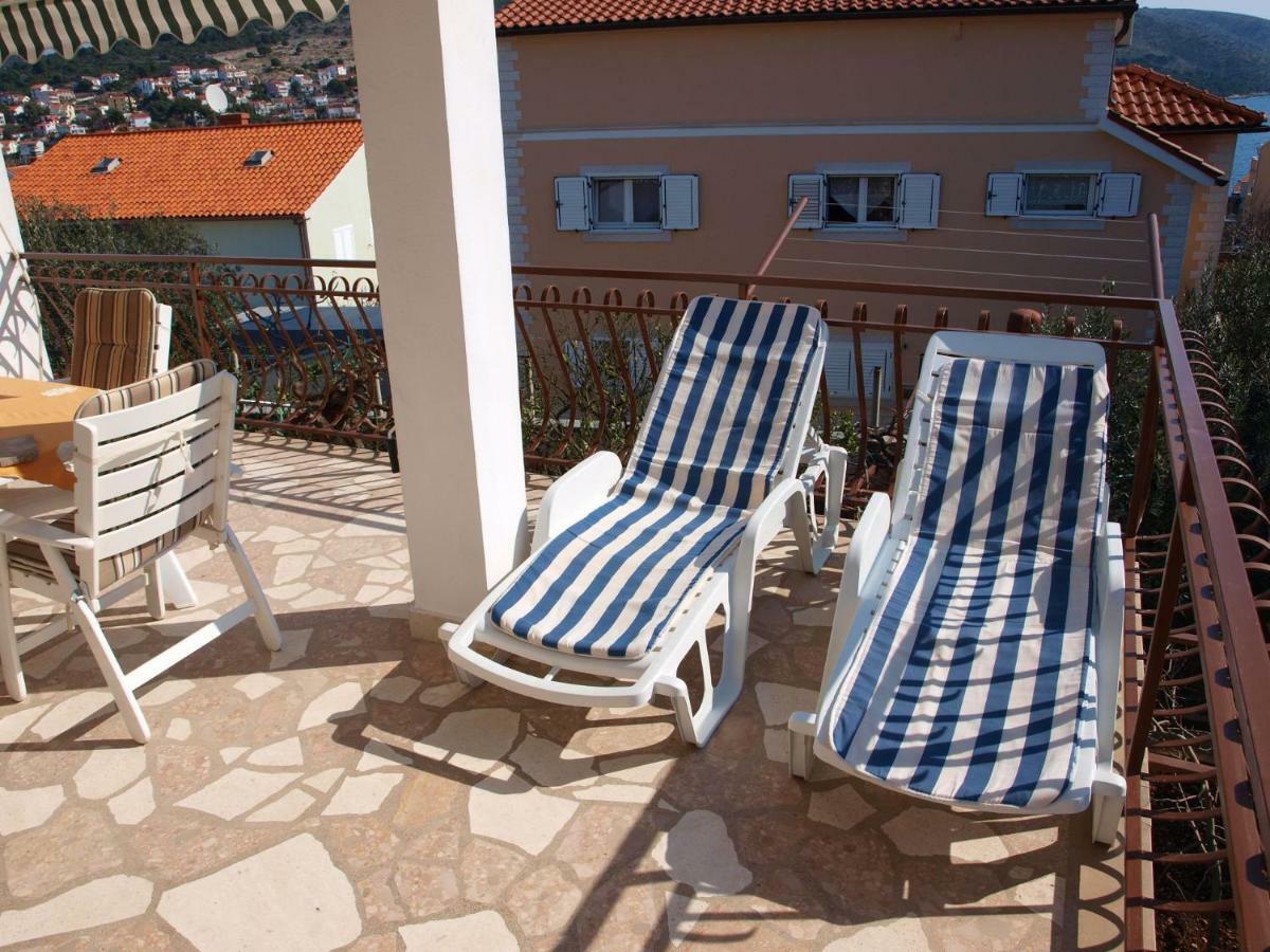 Apartments Mirja - 100M From The Beach & Parking Трогір Екстер'єр фото