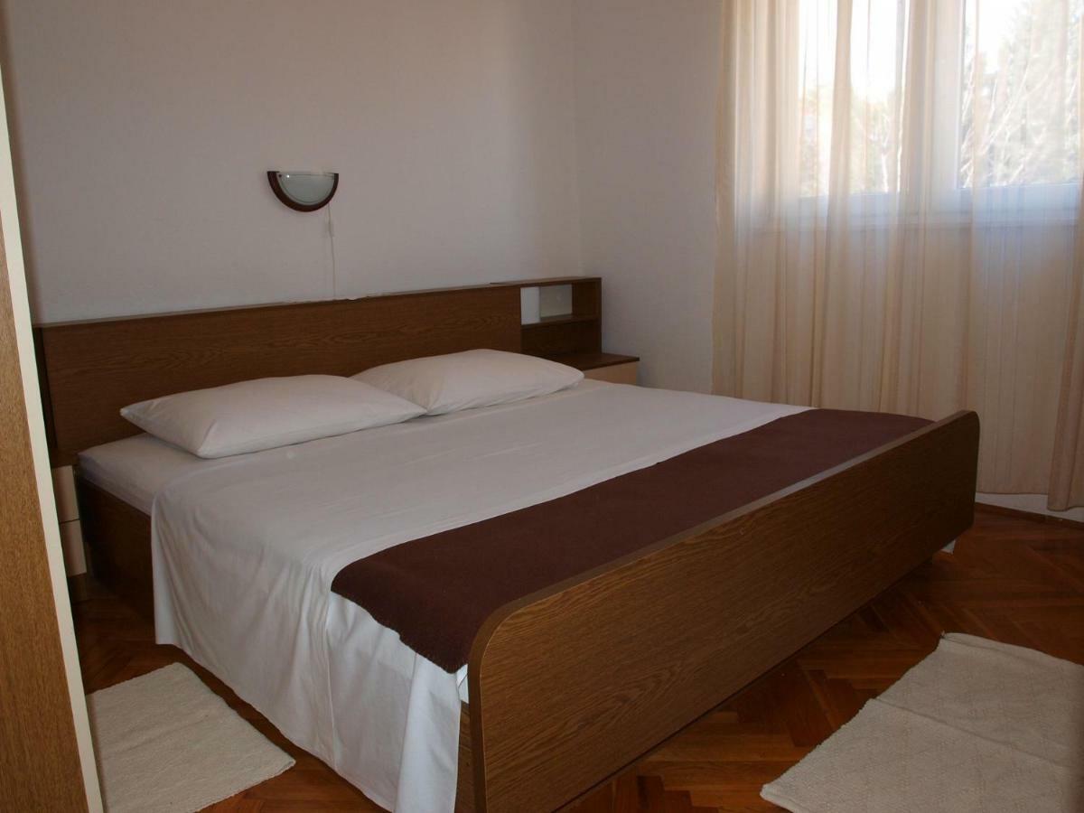 Apartments Mirja - 100M From The Beach & Parking Трогір Екстер'єр фото