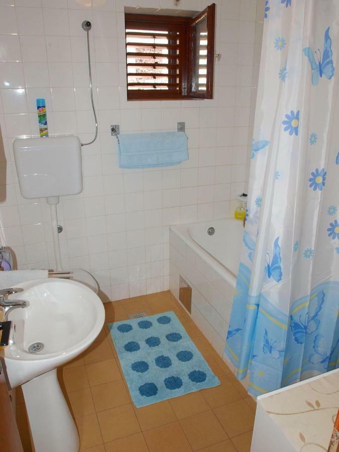 Apartments Mirja - 100M From The Beach & Parking Трогір Екстер'єр фото