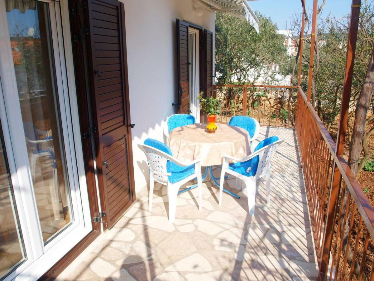 Apartments Mirja - 100M From The Beach & Parking Трогір Екстер'єр фото